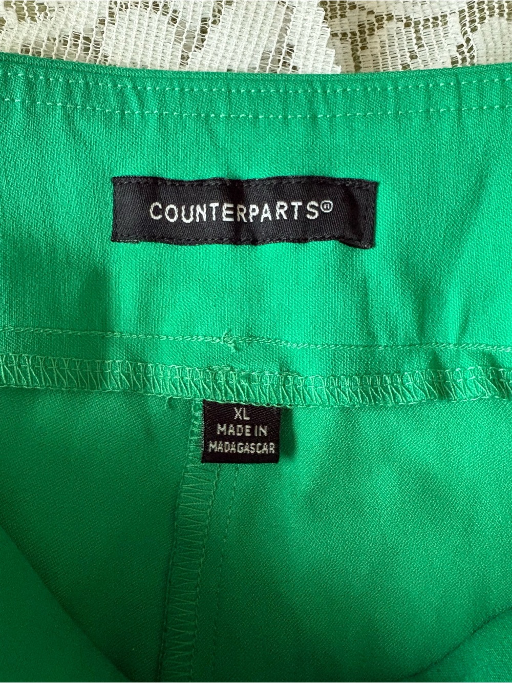 Counterparts kelly Green Cropped Pull-On Pants with Gold Buttons - Picture 4 of 6
